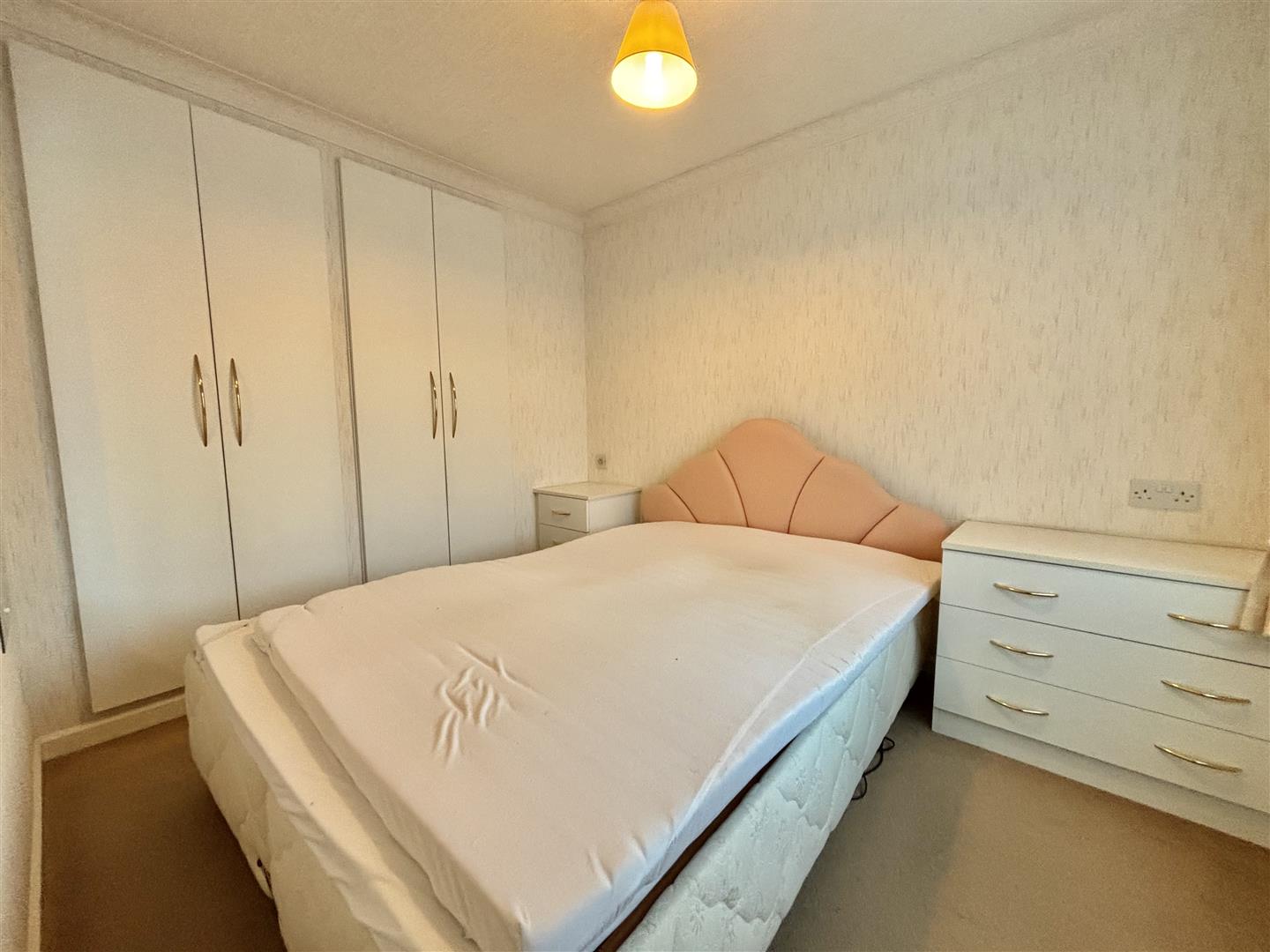 Ystrad Road, Fforestfach, Swansea, SA5 4BX